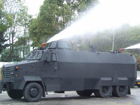 Auch Wasserwerfer wurden gegen Demonstranten in Istanbul eingesetzt